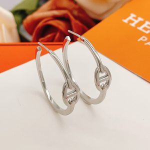 シェーヌダンクル ピアス 定価