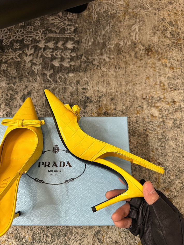 プラダ パンプス アウトレット