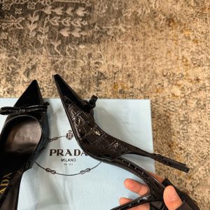 プラダ 靴 レディース