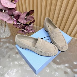 プラダ ローファー 店舗