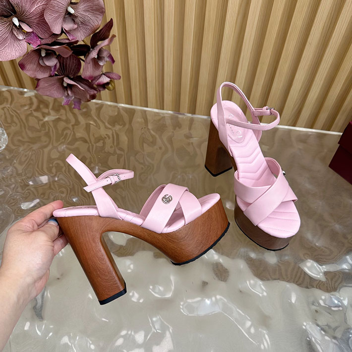 サンダル ヒール 高め 歩きやすい