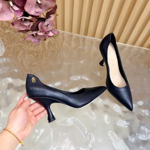 夏パンプス おかしい