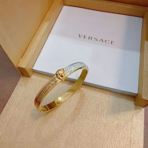 ヴェルサーチ ブレスレット アウトレット