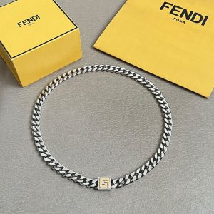 フェンディ ネックレス 目黒蓮