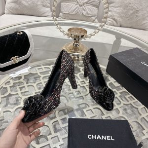 シャネル パンプス 値段