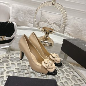 シャネル パンプス ベージュ