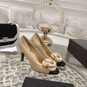 シャネル パンプス 値段