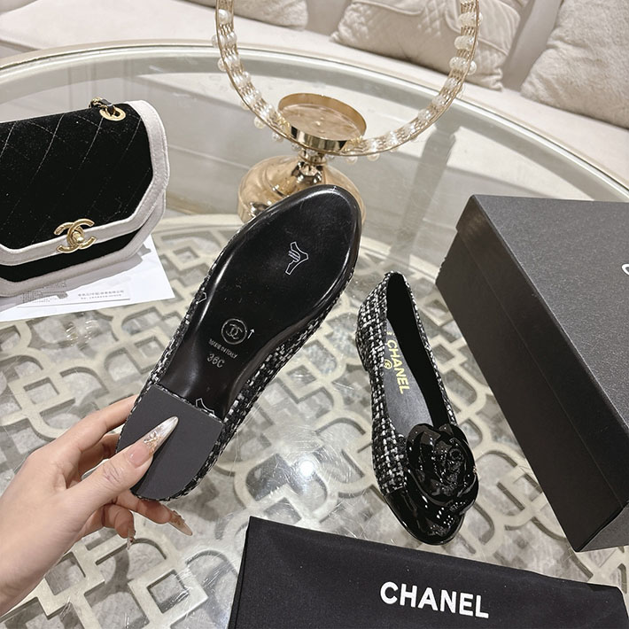 シャネル バレリーナ 値段