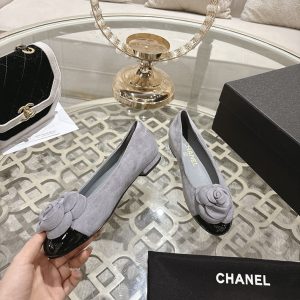 シャネル バレエシューズ コーデ