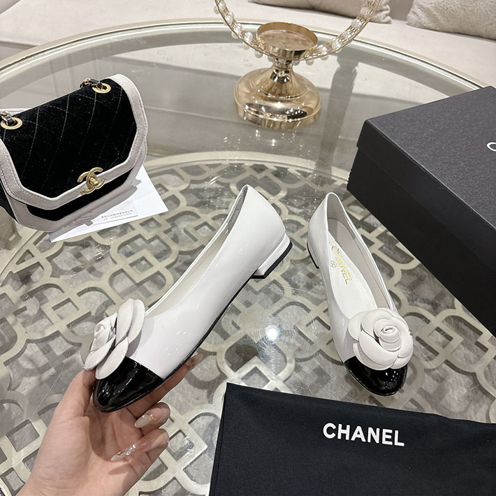 シャネル パンプス 値段