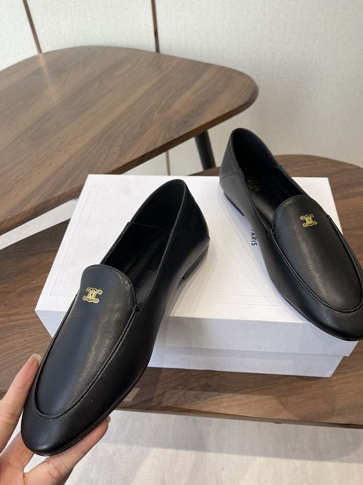 セリーヌ ローファーコーデ