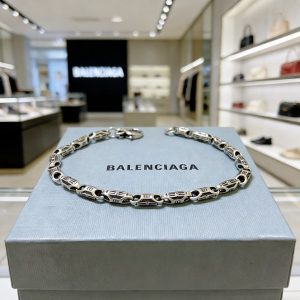 バレンシアガ ブレスレット 公式