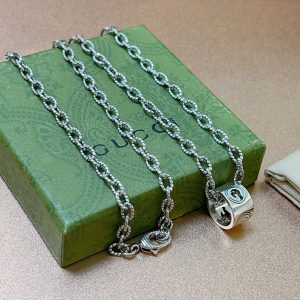 グッチ ネックレス メンズ コーデ