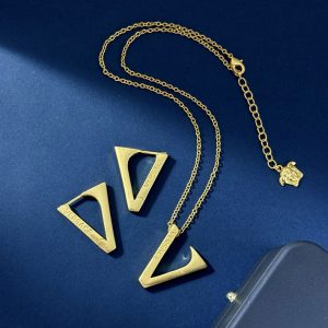 ヴェルサーチ ネックレス 芸能人