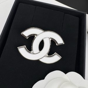 シャネルブローチ 値段