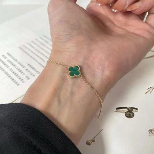 ヴァンクリーフ ブレスレット 値段