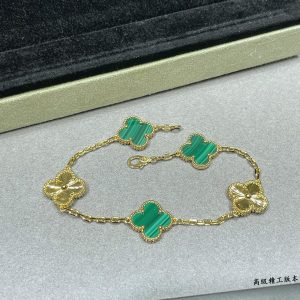 ヴァンクリーフ ブレスレット 値段