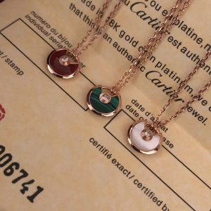 カルティエ アミュレット ネックレス 定価