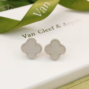 近く のアクセサリーショップ 安い