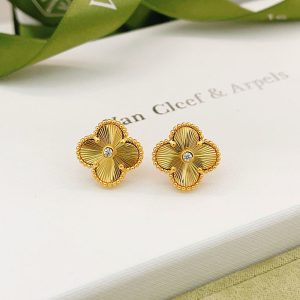 ヴァン クリーフ アルハンブラ 値段