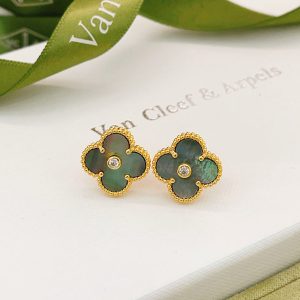 ピアス ブランド 20代