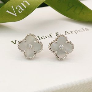 イヤリング 安い 店