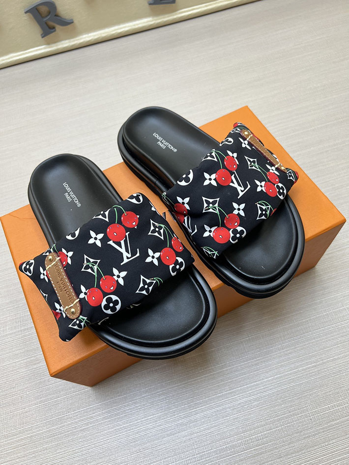 メンズ・レディース兼用 ルイヴィトン サンダル Louis Vuitton x TM プールピロー ミュール 2629017 ルイヴィトン 靴 黒 - 画像 (9)