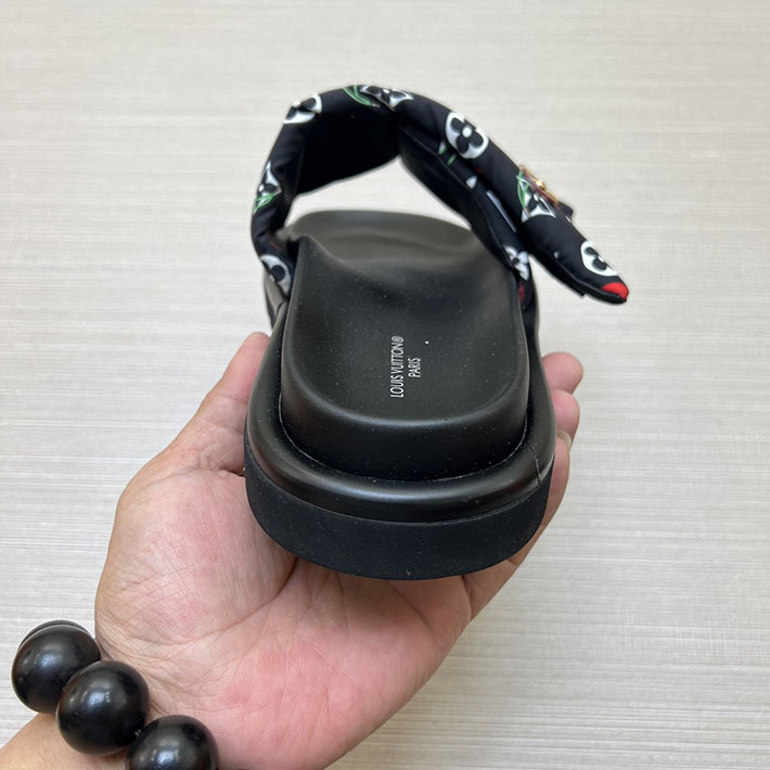 メンズ・レディース兼用 ルイヴィトン サンダル Louis Vuitton x TM プールピロー ミュール 2629017 ルイヴィトン 靴 黒 - 画像 (6)