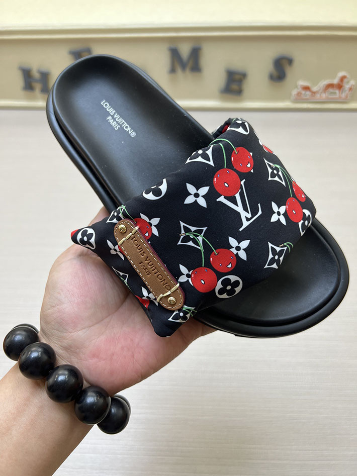 メンズ・レディース兼用 ルイヴィトン サンダル Louis Vuitton x TM プールピロー ミュール 2629017 ルイヴィトン 靴 黒 - 画像 (3)