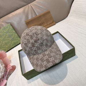 グッチ 帽子 値段