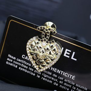 シャネル ブローチ 激安