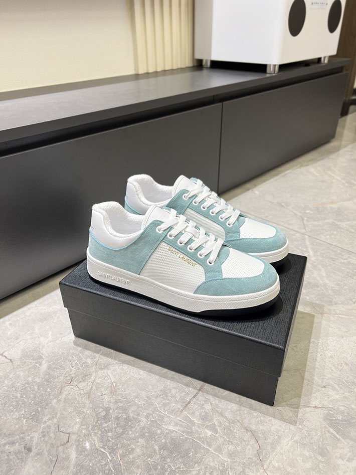 流行りのスニーカー メンズ