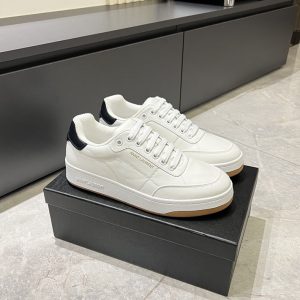 スニーカー かっこいい 安い