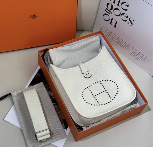 エルメス エブリン 新品 HERMES エヴリン3 23 ナタ トリヨンクレマンス シルバー金具 26210473 エルメス 新作バッグ photo review