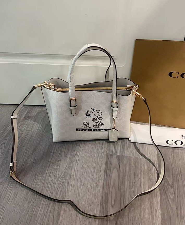最高級コーチスーパーコピー COACH モリー トート バッグ 25 シグネチャー キャンバス スヌーピー チョークマルチ 2629235 コーチ トートバッグ アウトレット - 画像 (8)