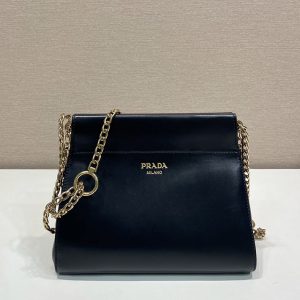 プラダ バッグ 新作