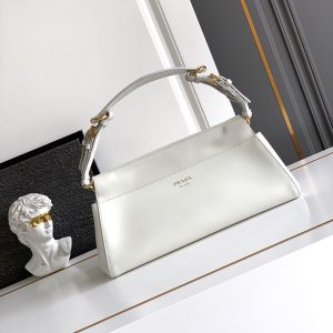 プラダ バッグ アウトレット