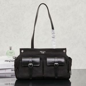 プラダ トートバッグ ナイロン