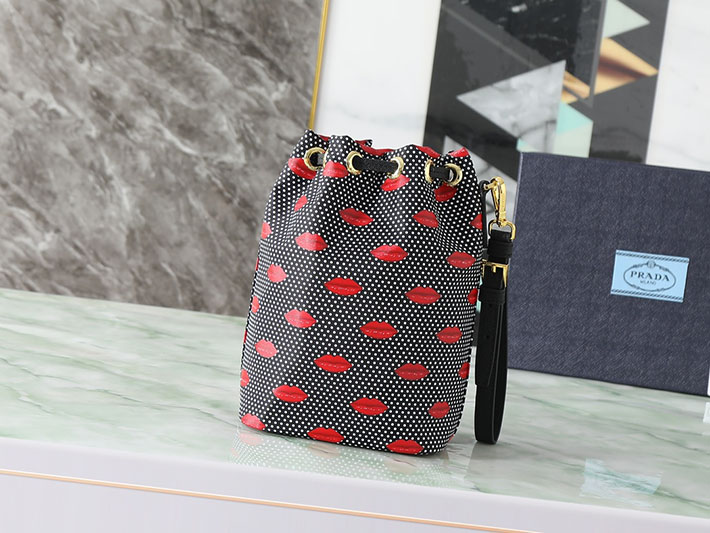 プラダ バッグ レディース PRADA プリントRe-Nylon ポーチ ブラック 1NS369_2HFL_F0002 プラダ ポーチ アウトレット 値段 - 画像 (8)