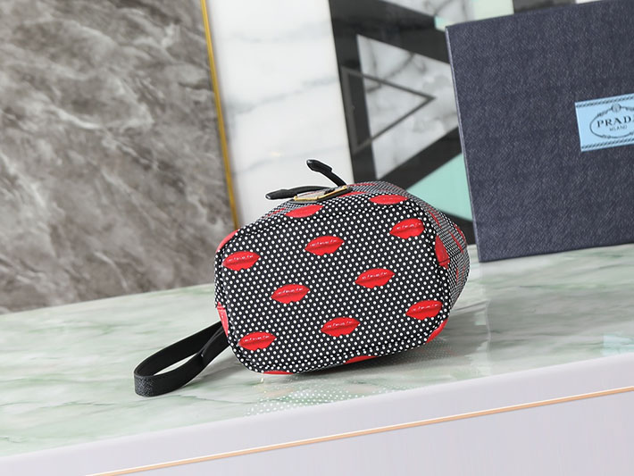 プラダ バッグ レディース PRADA プリントRe-Nylon ポーチ ブラック 1NS369_2HFL_F0002 プラダ ポーチ アウトレット 値段 - 画像 (7)