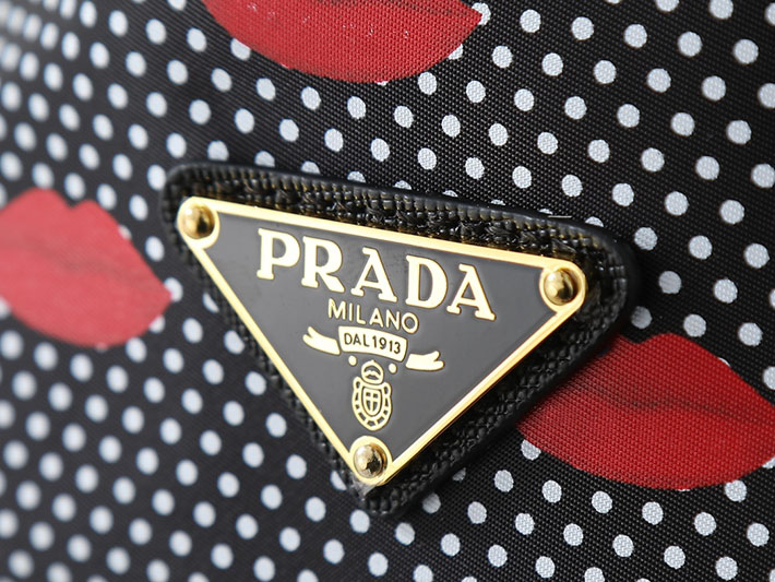 プラダ バッグ レディース PRADA プリントRe-Nylon ポーチ ブラック 1NS369_2HFL_F0002 プラダ ポーチ アウトレット 値段 - 画像 (6)