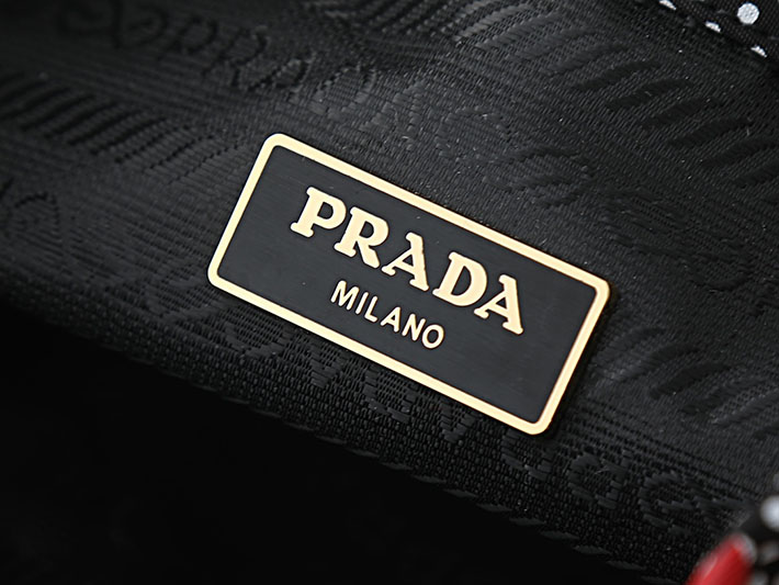 プラダ バッグ レディース PRADA プリントRe-Nylon ポーチ ブラック 1NS369_2HFL_F0002 プラダ ポーチ アウトレット 値段 - 画像 (3)