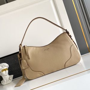 プラダ バッグ 斜 めがけ