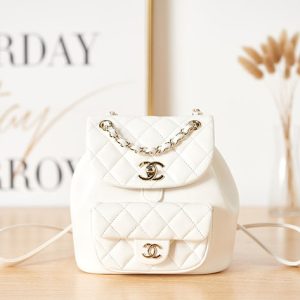 シャネル リュック 公式