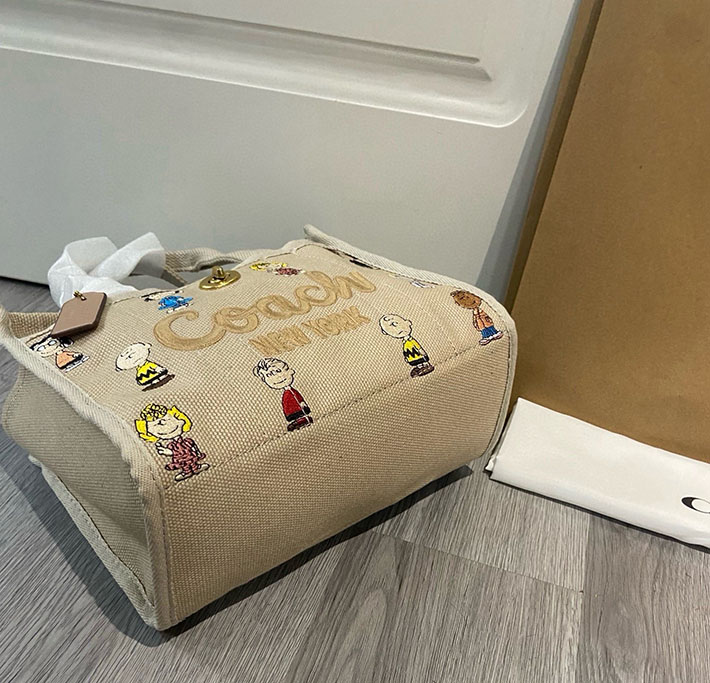 最高級コーチスーパーコピー COACH スヌーピー ピーナッツ コラボ トート バッグ ショルダーバッグ ベージュ 2629324 コーチ トートバッグ キャンバス - 画像 (4)