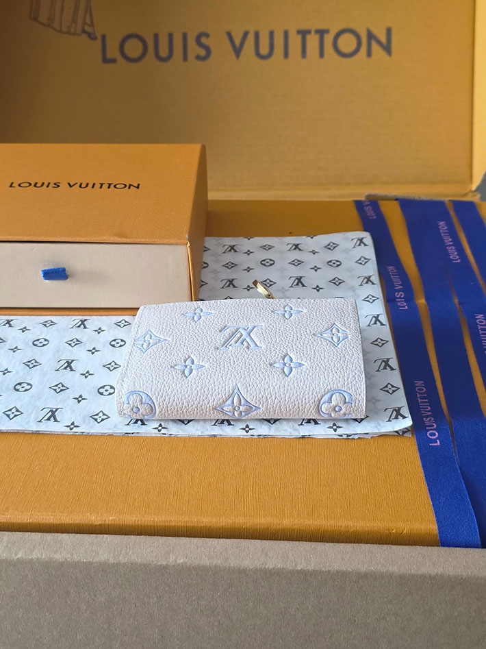 ルイヴィトン販売店舗 財布 レディース LV ポルトフォイユ・リサ モノグラム・ミルキーホワイト、ブルー M27742 ルイヴィトン 財布 二つ折り - 画像 (9)