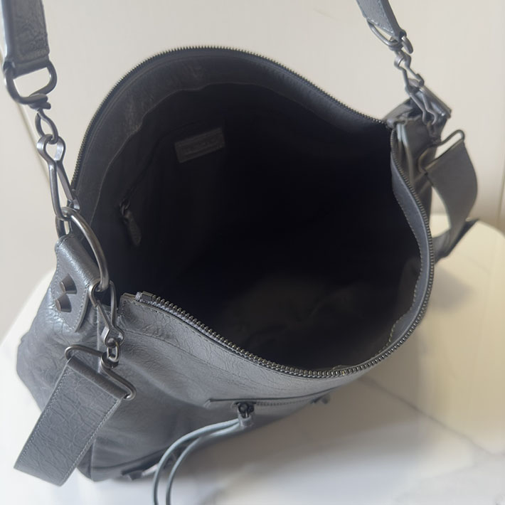 バレンシアガ バッグ 人気 レディース BALENCIAGA Le City Moto Medium leather shoulder bag グレー 2629368 バレンシアガ バッグ 安い - 画像 (4)