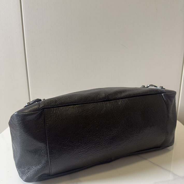 バレンシアガ バッグ 人気 レディース BALENCIAGA Le City Moto Medium leather shoulder bag ブラック 2629369 バレンシアガ風 バッグ - 画像 (6)