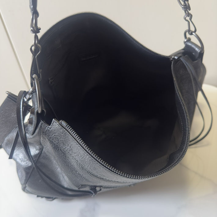 バレンシアガ バッグ 人気 レディース BALENCIAGA Le City Moto Medium leather shoulder bag ブラック 2629369 バレンシアガ風 バッグ - 画像 (4)