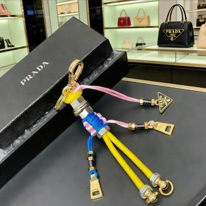 プラダ キーホルダー アウトレット